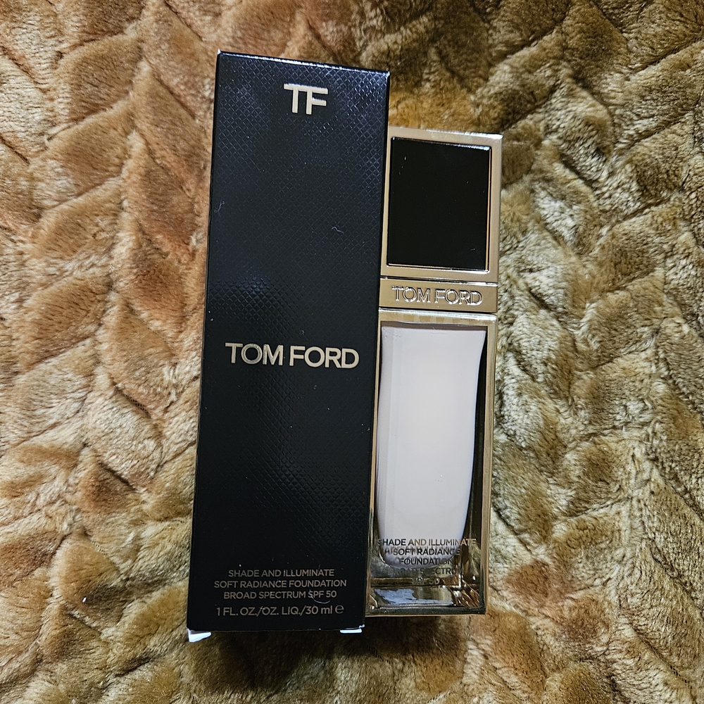 Tom Ford Shade and Illuminate Soft Radiance Foundation In 6.0 Natural